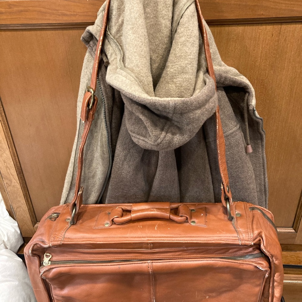 Vintage Brown Genuine Leather Bag Made In Columbia zippers pockets Men's Bag - Picture 11 of 15